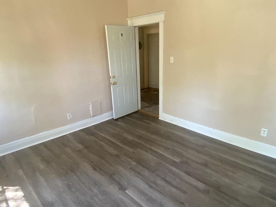 2nd image of 247 W Merchant St #11178408