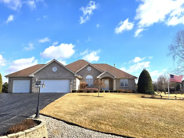 2862 Dourdan Rd, Belvidere, IL 61008