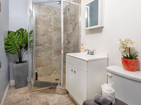 3rd image of 1122 S Doheny Dr #1/2