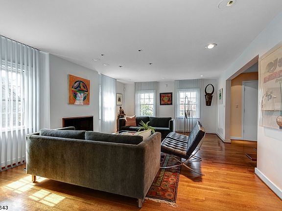 4th image of 13 Woodhill Dr