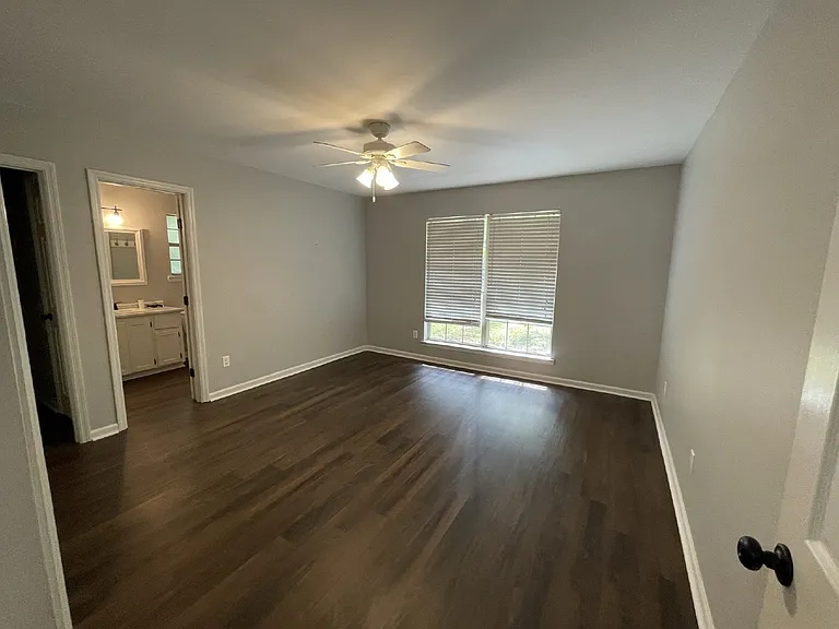 512 Creek View Dr — Photo 8