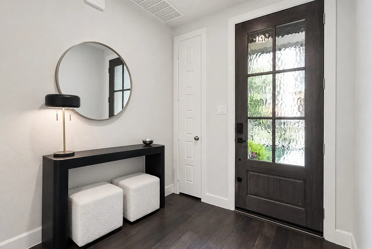 3 bed, 3.5 bath, 1935 sqft, $4,200 — Photo 3