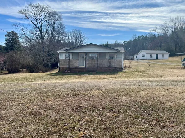 312 The Great Rd, Martinsville, VA 24112