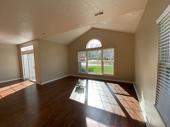 2nd image of 73 Stone Ridge Blvd