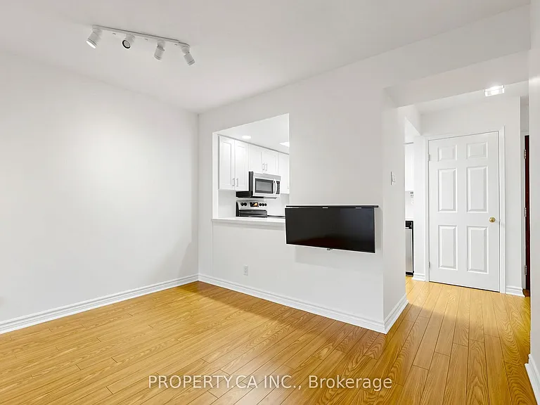 456 College St #310 — Photo 8