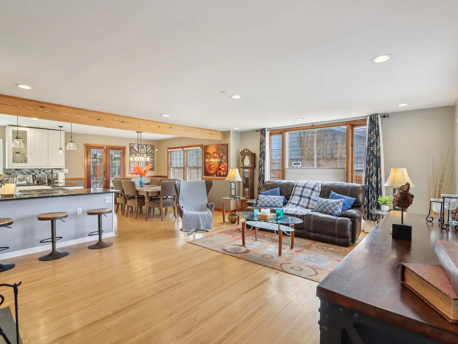 3 bed, 2.5 bath, 3624 sqft, $2,800 — Photo 3