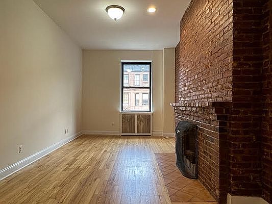 3rd image of 36 W 75th St #4S