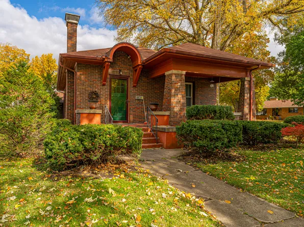 1022 Tremont St, Lincoln, IL 62656