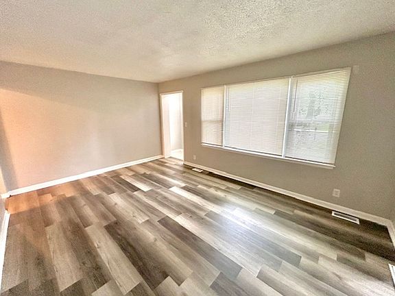 5th image of 4734 Blue Haven Dr NW