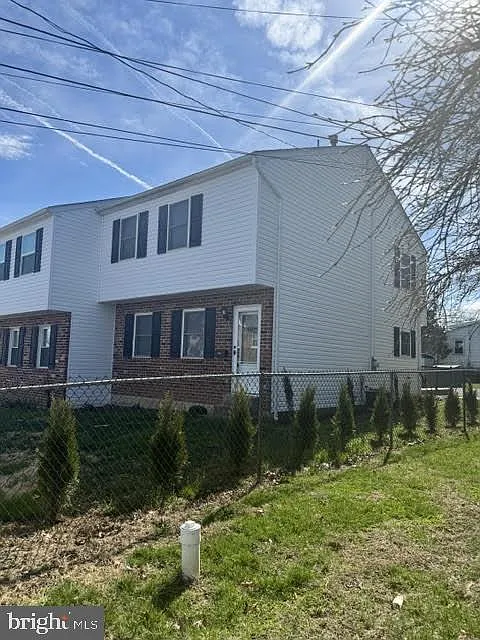 Building Photo - 104 Stuart Ave