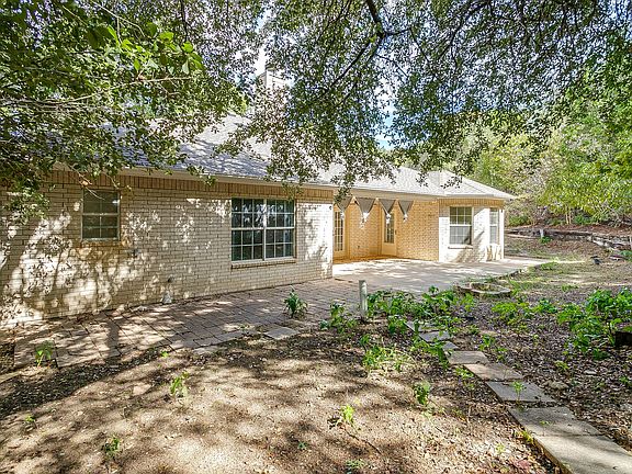 4th image of 120 Hillside Ct