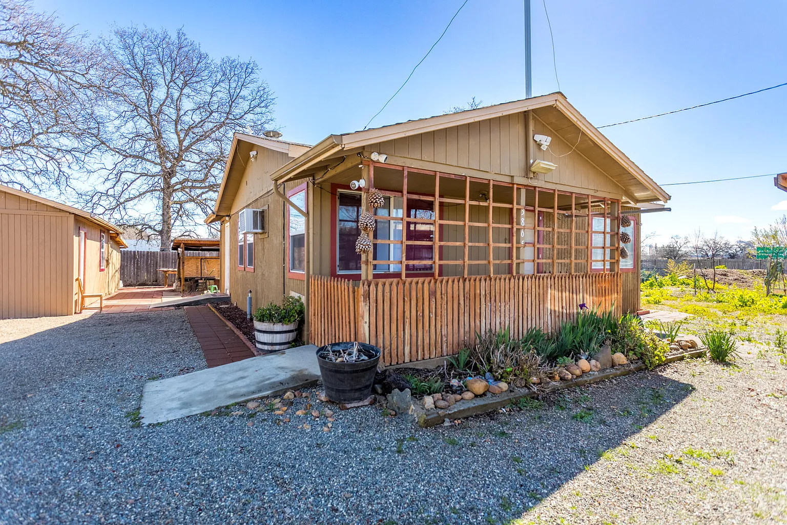 3865 Rhonda Rd photo 1