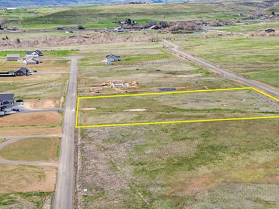 3rd image of 381 Green Canyon Lane