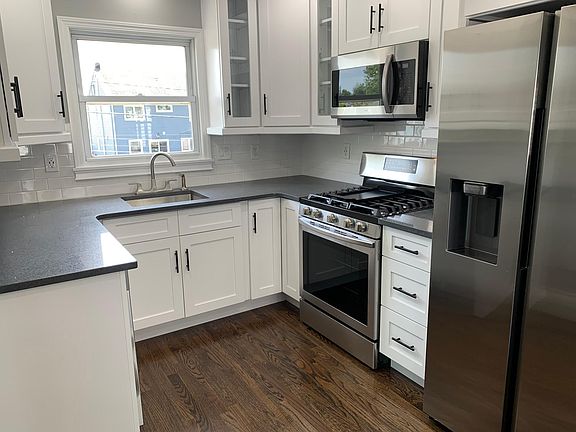 4th image of 868 Center Dr