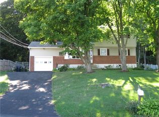 4 Hillandale Rd, Brookfield, CT 06811