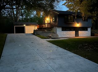 5733 Glen Moor Cir, Minnetonka, MN 55345