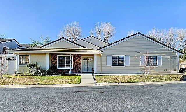 2928ShadowBrookLane-1
