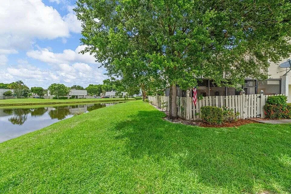 2 bed, 2.5 bath, 1577 sqft, $2,975 — Photo 2