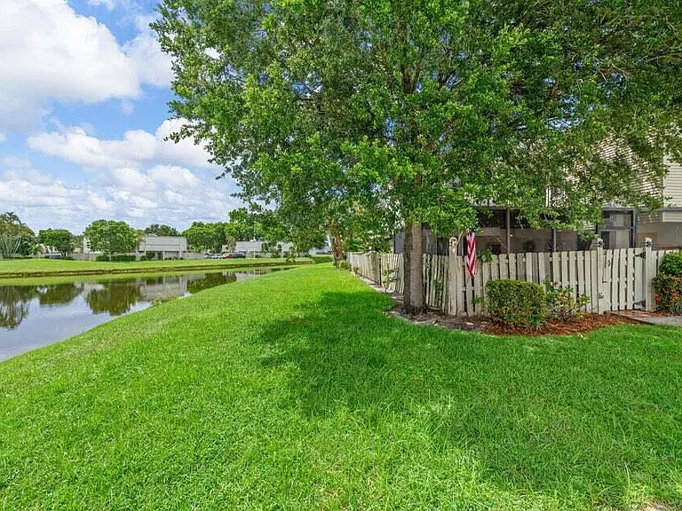 1608 Shaker Cir — Photo 2