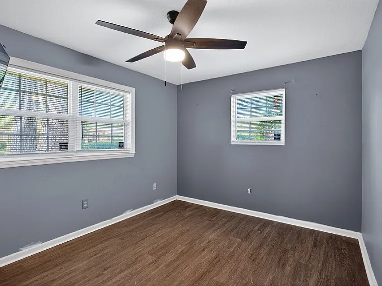 1621 Cloverdale Dr — Photo 18