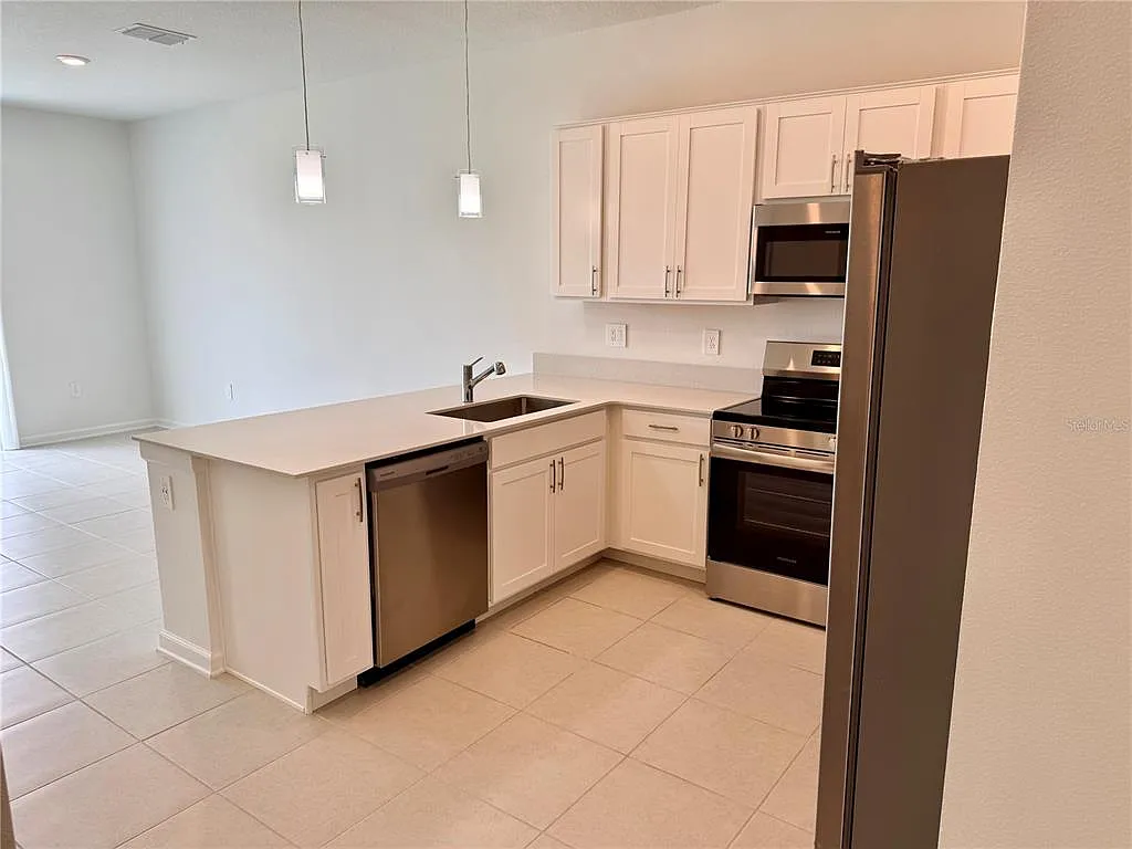 3 bed, 2.5 bath, 1834 sqft, $2,500 — Photo 4