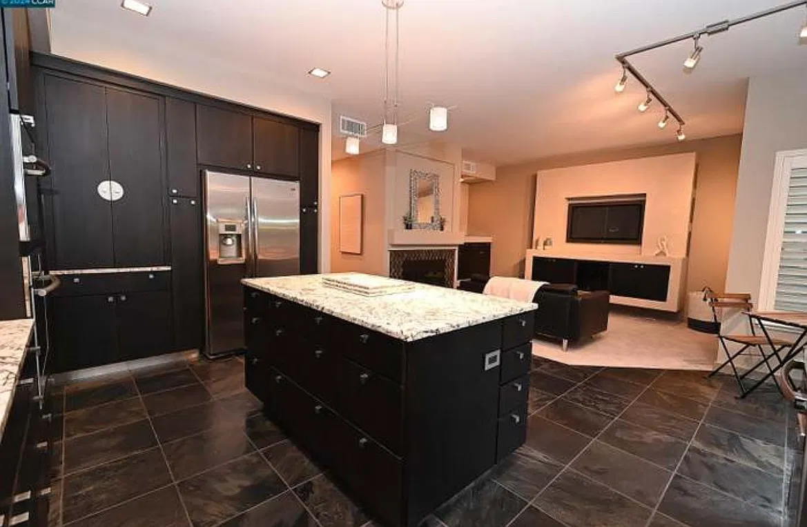 3 bed, 2195 sqft, $5,500 — Photo 3