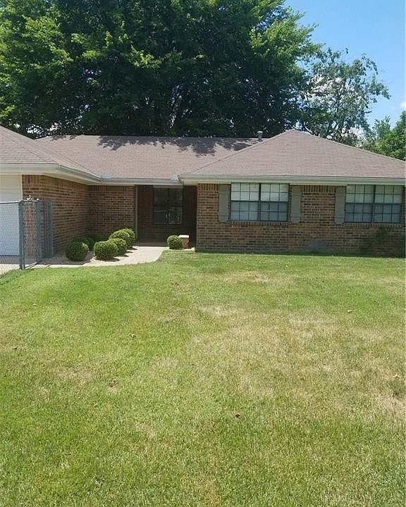 1st image of 1610 SW D St