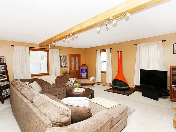 3rd image of 57 Glenwood Ave