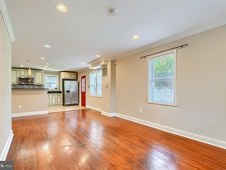 6110 Everall Ave — Photo 6