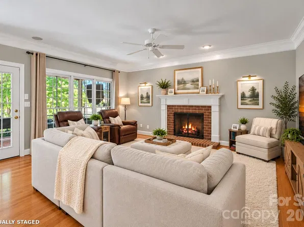 2401 Flagstick Dr, Matthews, NC 28104