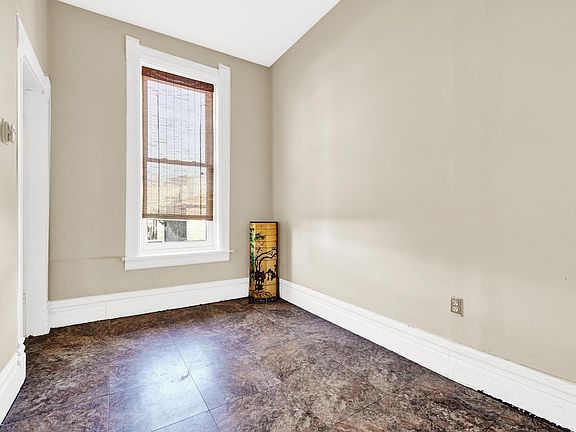 5th image of 1634 W 21st St