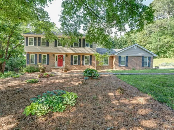 1700 Oakmont Dr, Dalton, GA 30720