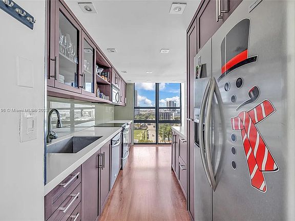 3rd image of 600 NE 36th St APT 1123