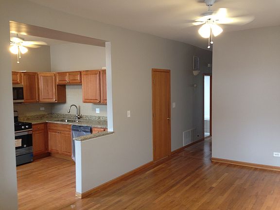 2nd image of 1052 N Oakley Blvd #Three