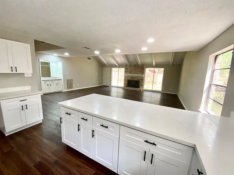 2819 Colony Dr — Photo 6