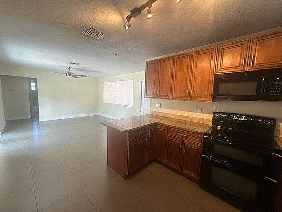 5th image of 801 NE 50th Ct