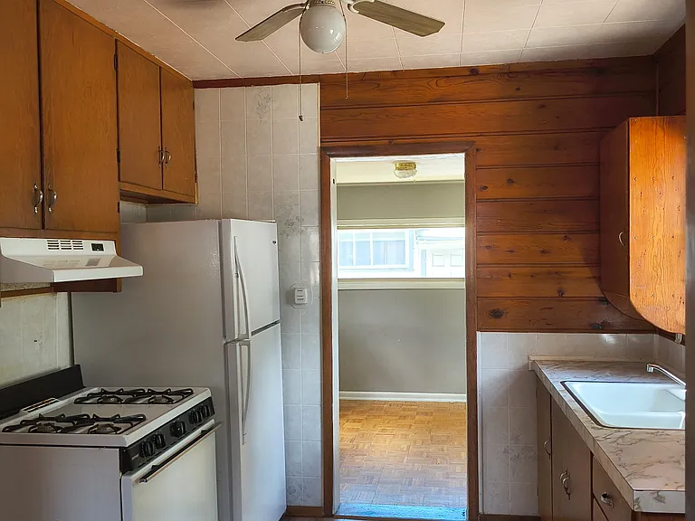 6 S Rutherford Ave — Photo 1