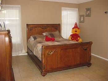 5th image of 920 La Sierra Dr