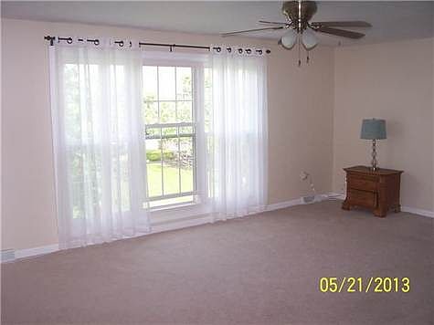 3rd image of 75 Carriage Dr