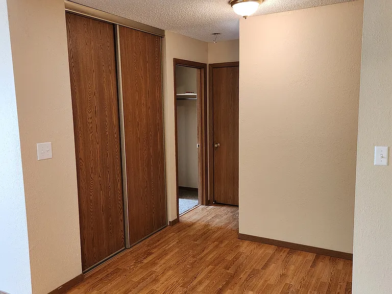 4 Pine Tree Dr #127 — Photo 4