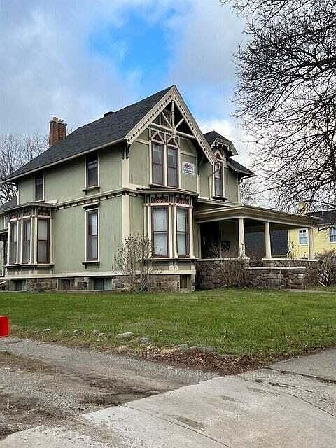 1st image of 206 S Huron St