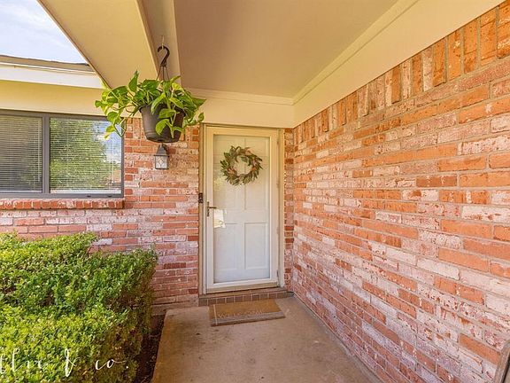 2nd image of 2733 S 40th St