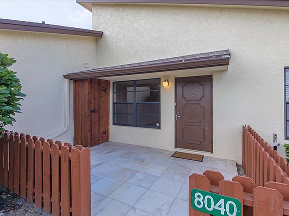 2nd image of 8040 SE Villa Cir