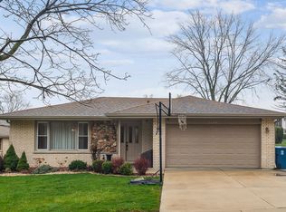 8853 W 97th St, Palos Hills, IL