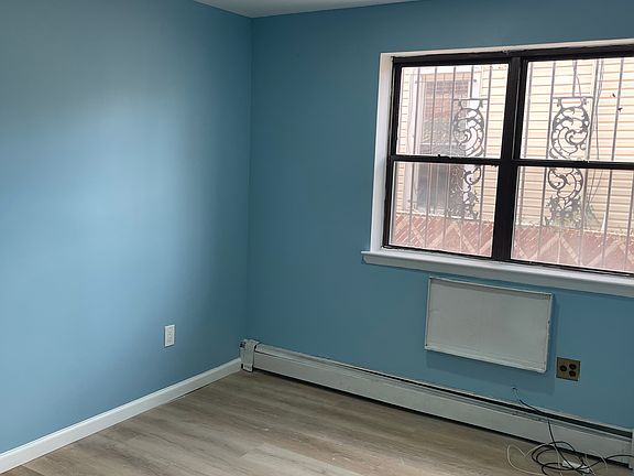 4th image of 4055 Barnes Ave #1