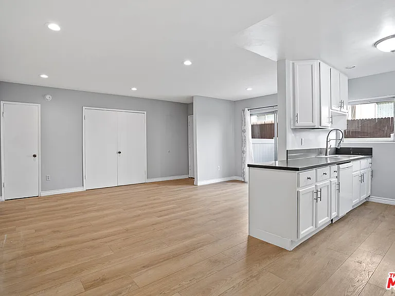 11743 Mayfield Ave #3 — Photo 10