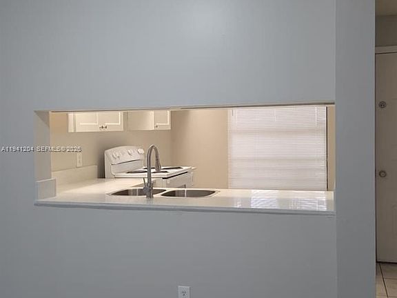 5th image of 202 Lake Pointe Dr APT 204