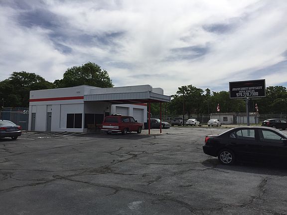 5th image of 2929 N Texas Ave