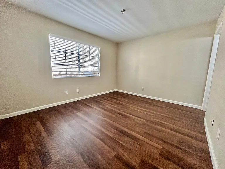 588 Arizona — Photo 21