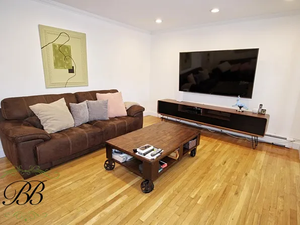 2070 Pearson Street image 14 of 36